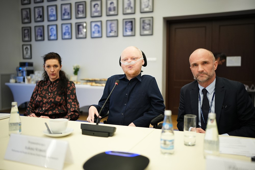 Zdjęcie Prezydium. Monika Rusin - I Zastępca Przewodniczącego Zespołu, Sekretarz Sanu Łukasz Krasoń - Przewodniczący, Piotr Cieszewski - II Zastępca Przewodniczącego