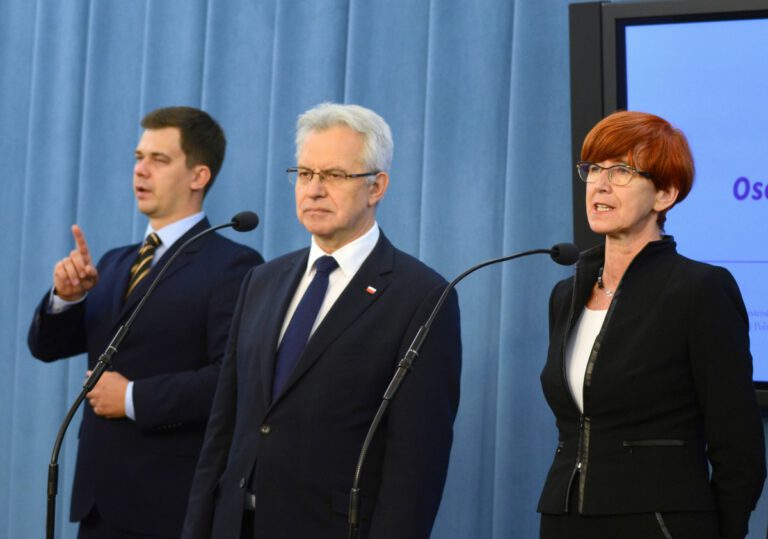 Elżbieta Rafalska i Krzysztof Michalkiewicz podczas konferencji prasowej