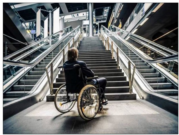 Schody niedostepne dla osob poruszajacych sie na wozkach